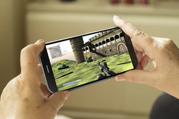 Smartphone com jogo na tela — Fotografia de Stock