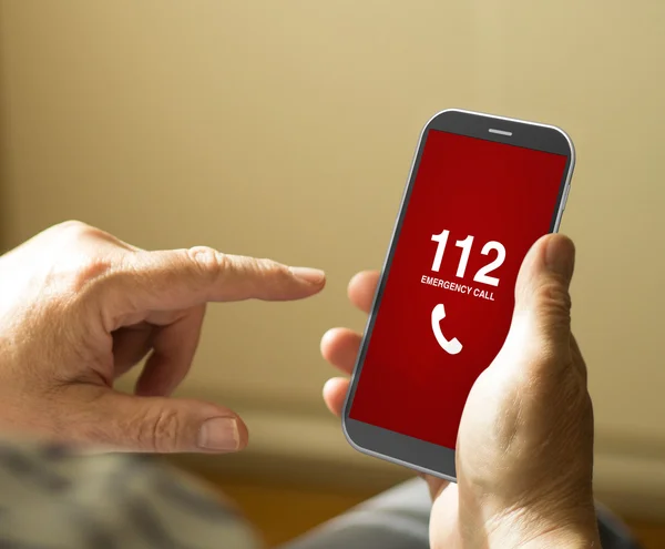 Man dialing emergencies number — Stock Photo, Image