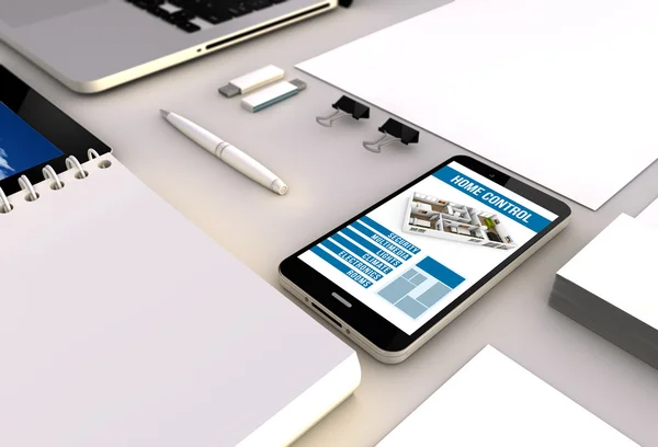 Smartphone avec interface de contrôle à domicile à l'écran — Photo