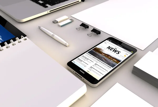 Smartphone met lnews site op het scherm — Stockfoto