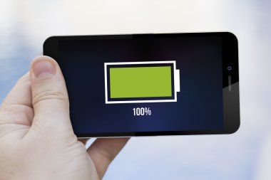 adam tutarak tam dolu pil smartphone
