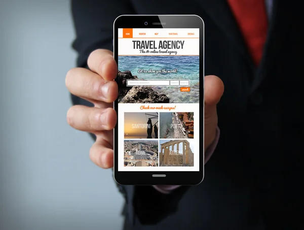 Smartphone con sito web dell'agenzia di viaggi — Foto Stock