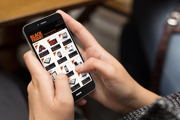 Woman using black friday app on her smartphone — Stock Photo, Image