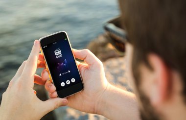 adam ile smartphone sahilinde