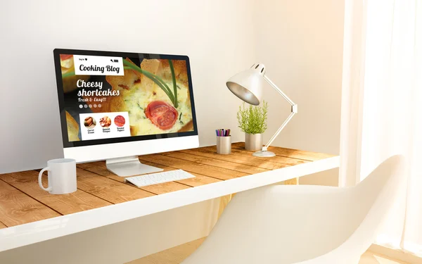 在计算机屏幕上烹饪的博客 — 图库照片