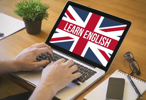 Ordenador escritorio aprender inglés — Foto de Stock