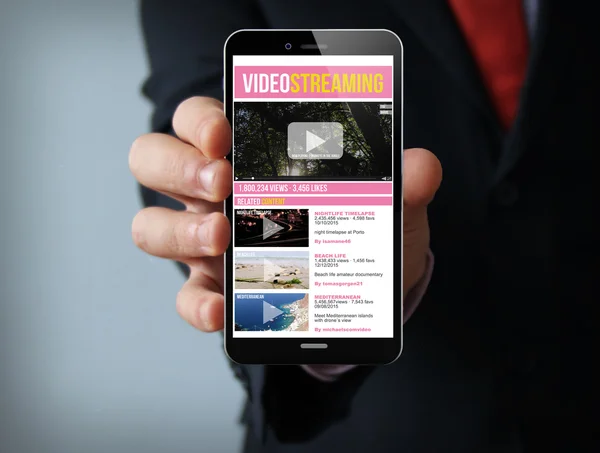 Video streaming hombre de negocios smartphone — Foto de Stock