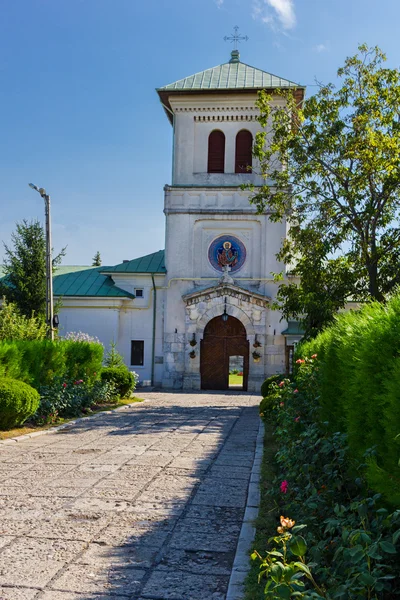 Monasterio de Dealul en el condado de Dambovita, Rumania — Foto de Stock