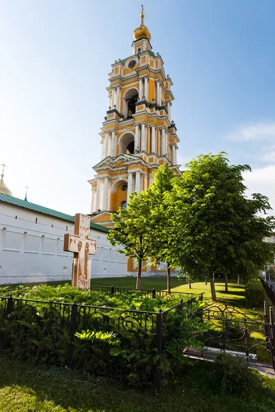 Etkileyici bir Novospassky manastır kule — Stok fotoğraf