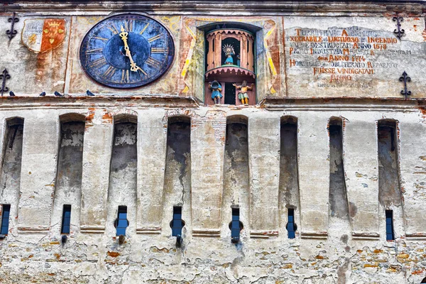중세 도시 시기 소아라에 있는 시계 탑 — 스톡 사진