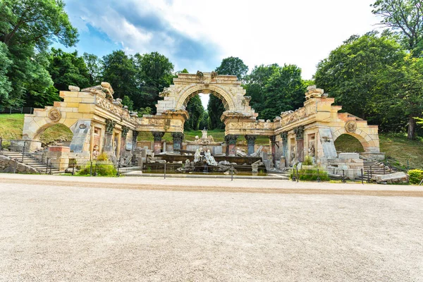 Ruína romana, Palácio Schoenbrunn em Viena, Áustria — Fotografia de Stock