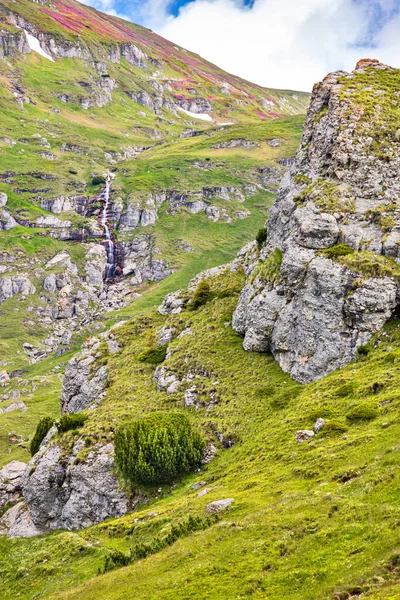 Obarsia Ialomitei fällt im Bucegi-Gebirge in Rumänien — Stockfoto