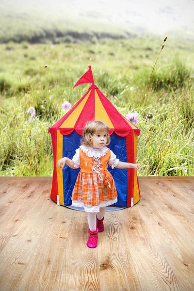 Cute little girl — Stock Photo, Image