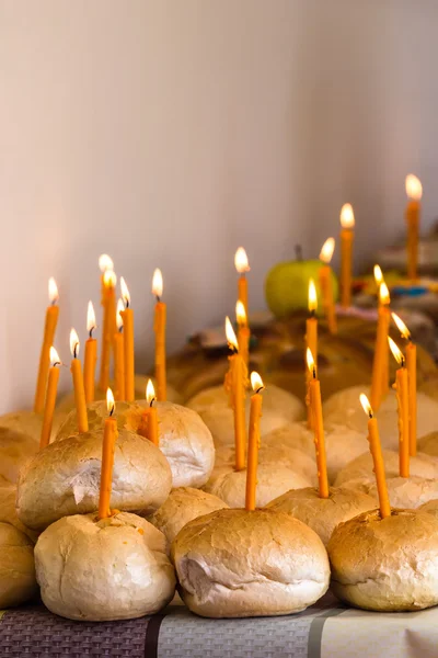 ロウソクに多くのパン — ストック写真