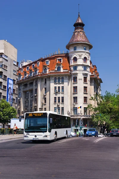 Autobús público en Bucarest Rumania — Foto de Stock