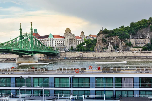 Danube traversant Budapest — Photo