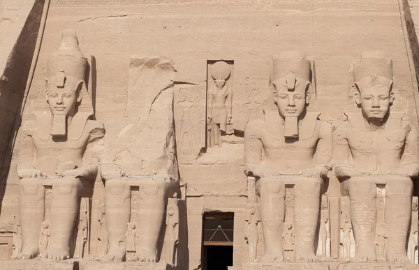 A négy monumentális óriása. Ramszesz Ii: a Abu Simbel — Stock Fotó