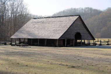 Dumanlı Dağlardaki Tarihi Oconaluftee Dağ Çiftliği