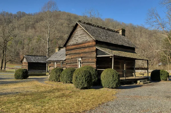 烟山中历史上的Oconaluftee山地农场 — 图库照片