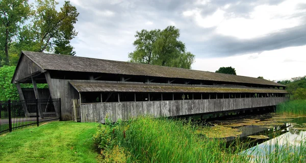 Täckta bron — Stockfoto