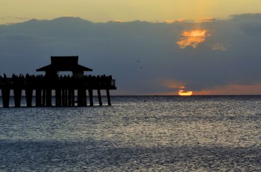Napoli Pier günbatımı