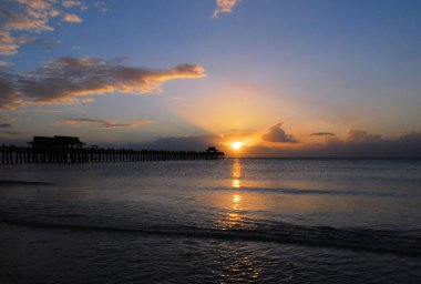 Napoli Pier günbatımı