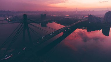 Dnipro Nehri, Obolon Bölgesi ve Pivnichnyi Köprüsü, Kyiv, Ukrayna