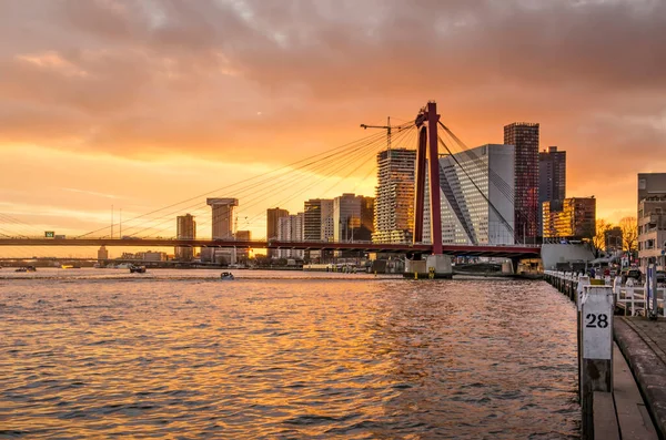 Rotterdam Holanda Novembro 2020 Céu Espetacular Pôr Sol Sobre Ponte — Fotografia de Stock