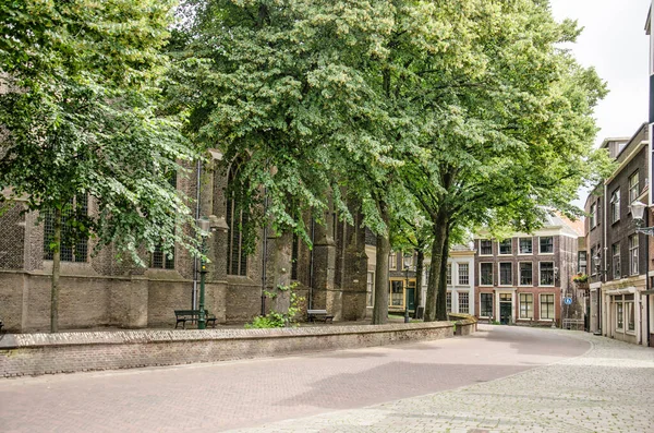 Vlaardingen Nizozemsko Července 2021 Náměstí Tradičními Cihlovými Domy Postavenými Kolem — Stock fotografie