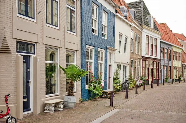 Vlissingen Holandia Lipca 2021 Ulica Starym Mieście Zabytkowymi Fasadami Cegły — Zdjęcie stockowe