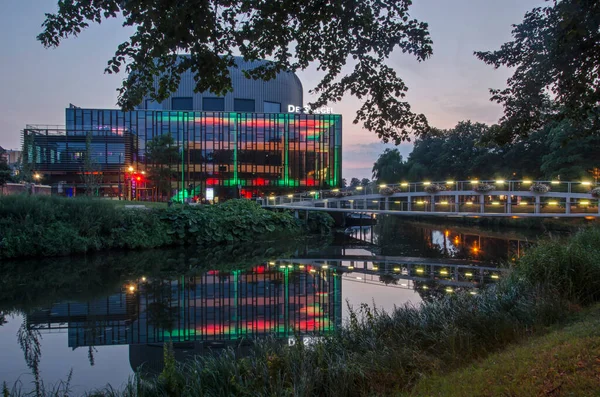 Zwolle Netherlands August 2021 Spiegel Theatre Pasdbridge Refling Millized Canal — 스톡 사진