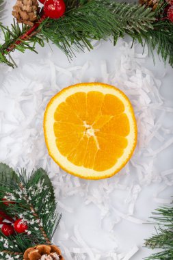 Dekoratif unsurlarla dolu renkli bir Noel geçmişi var. Tebrik kartları için kullanışlı. Metin için yer