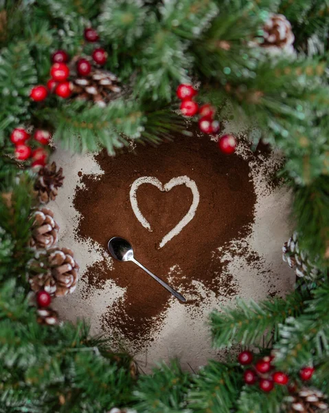 Kafede kaşık kaşık ve kahveyle Noel atmosferi