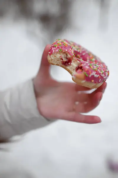 Pembe jöleli donut.