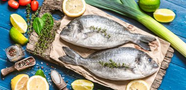 Baharatlı taze çiğ dorado balığı. Sevdiğinle kendi ellerinle iki kişilik yemek..