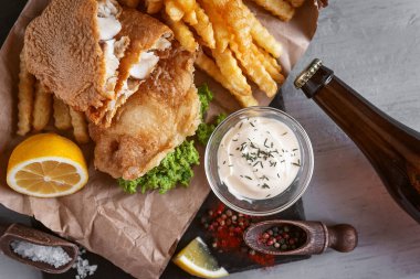 Geleneksel İngiliz yemekleri ve patates kızartması.