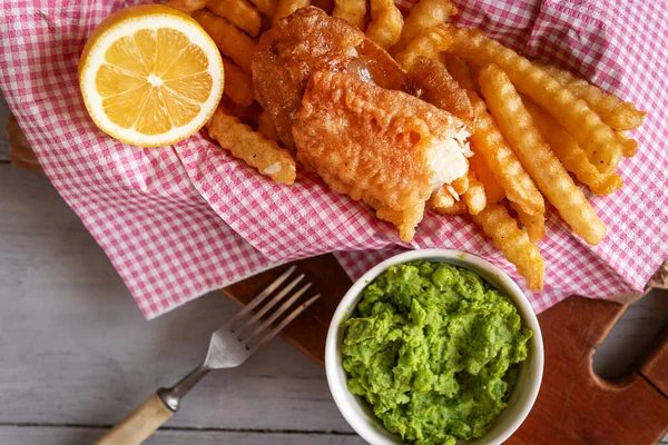 traditional english food shif and chips