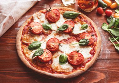 Geleneksel İtalyan margarita pizzası.