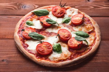 Geleneksel İtalyan margarita pizzası.