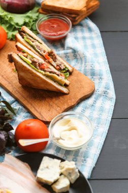 Lezzetli ve sağlıklı ev sandviçi