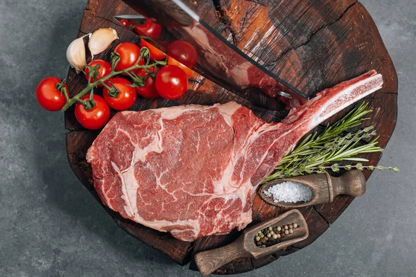 Wooden Block Meat Fresh Raw Tamahawk Steak Cowboy Steak Butcher — Stock Photo, Image