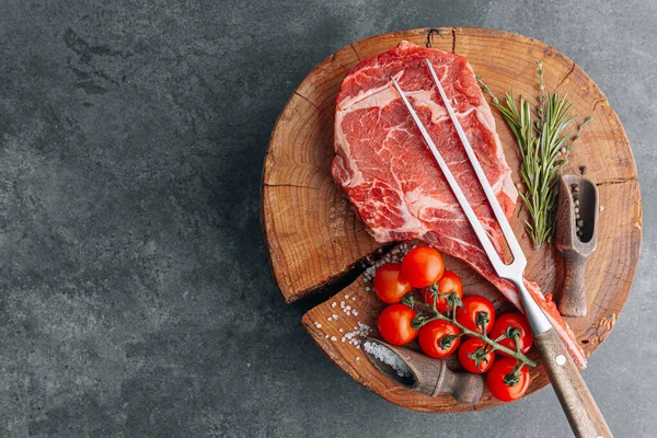 Fresh Raw Cowboy Tomahawk Steak Wooden Cutting Board Meat — Stock Photo, Image