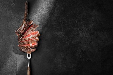 Taze ızgara baltayla sebzeli biftek.