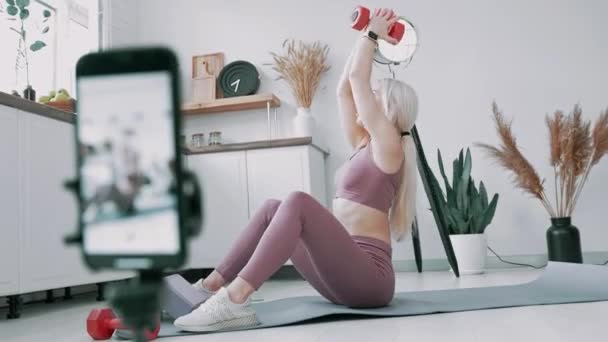 Concepto Entrenador Deportivo Línea Joven Mujer Blanca Entrenador Fitness Ropa — Vídeos de Stock