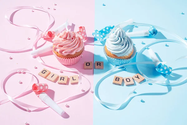 Genderpartij Jongen Meisje Twee Cupcakes Met Blauwe Roze Crème Feest — Stockfoto