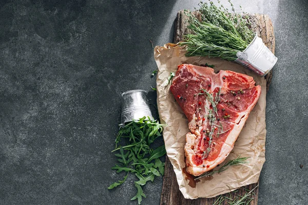 Viande Fraîche Crue Bone Steak Aux Épices — Photo