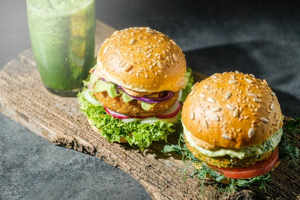 Burger Vegan Buatan Sendiri Dengan Roti Bebas Gluten Dan Potongan — Stok Foto