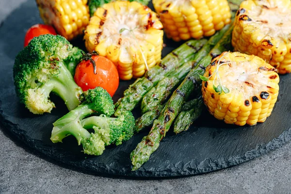 Grilled Vegetables Corn Tomatoes Broccoli Asparagus — Stock fotografie