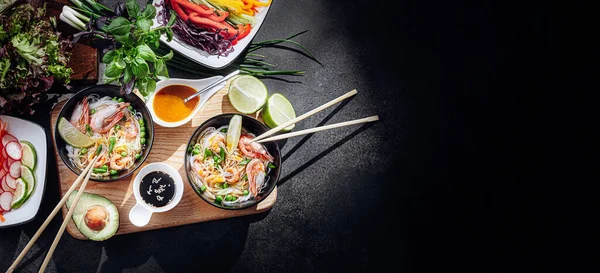 Cena Asiática Para Dos Cocina Asiática Fideos Arroz Con Mariscos —  Fotos de Stock