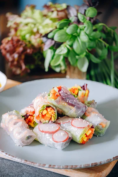 Springrolls Segar Dengan Sayuran Dan Udang Hidangan Sehat Dari Kertas — Stok Foto